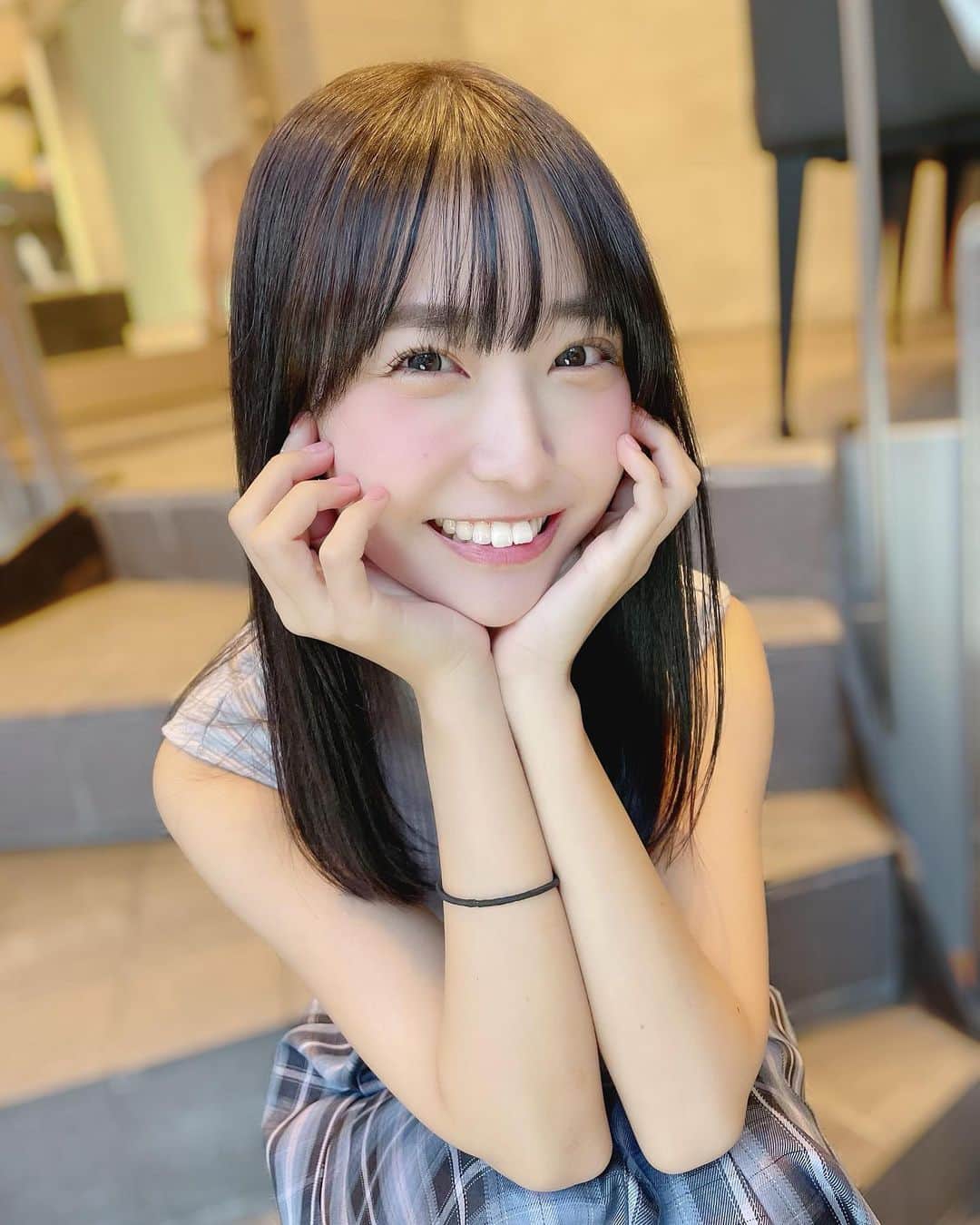 天羽希純のインスタグラム：「この間ひっさしぶりに美容院いてきたー✂️💜  透明感のある感じにカラーとトリートメントしてもらったのです🤭  つやっつやーキスミー会いに来てね💋  @welly_hayami ありがとうございますー！  #渋谷美容院 #渋谷 #ヘアカラー #ヘアアレンジ #美容院 #美容院帰り #イメチェン #ロングヘア」