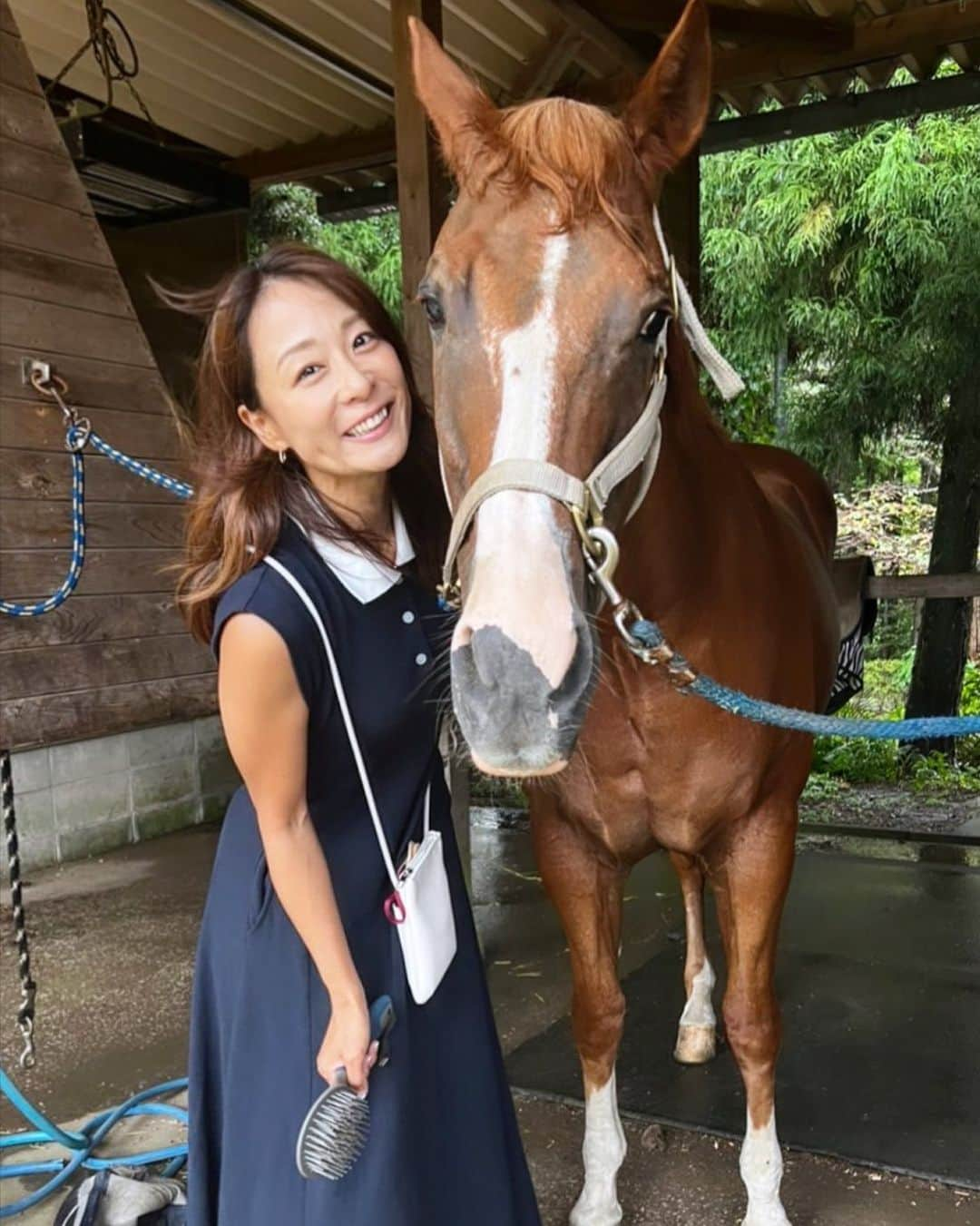 相川友希のインスタグラム：「可愛い可愛い🐴 まだよく分からないけど可愛いのは分かる🥰 #ウエスタン　#ブリディッシ　#馬　#乗馬　#温かい　#温もり　#前髪　#環境　#スタイル」