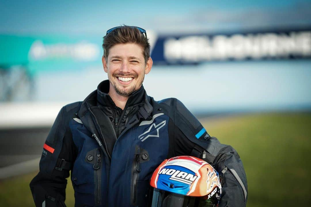 ケーシー・ストーナーさんのインスタグラム写真 - (ケーシー・ストーナーInstagram)「This place holds so many memories for me. It's been almost 10 years since I've been to Phillip Island and it feels good to be back.   To be given the opportunity to get back on the Circuit was something very special.   Thanks @chrisvermeulen7 and @ausmotogp for the experience. Now looking forward to being back in October... It's been a while for those guys too.」9月20日 16時28分 - official_cs27