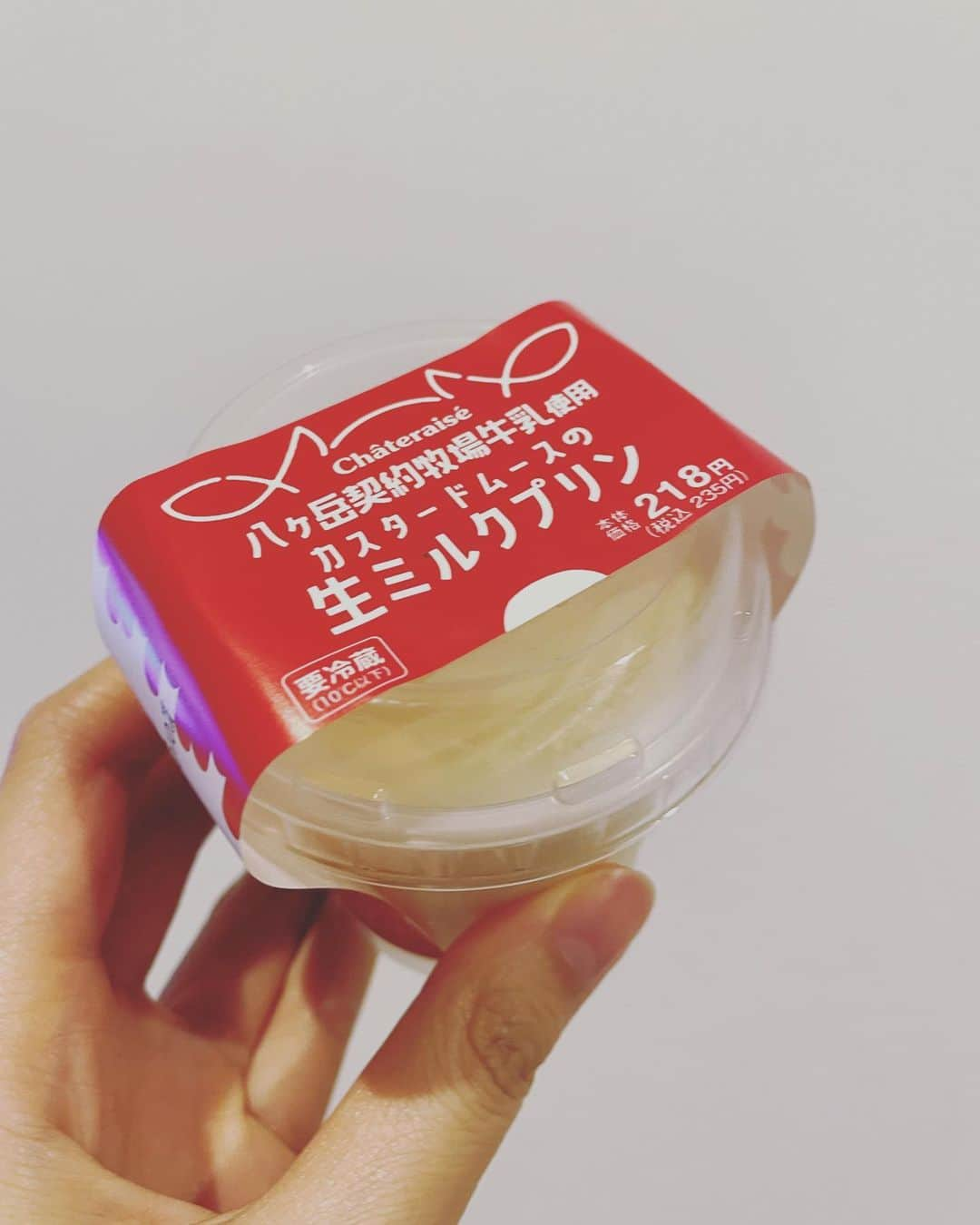 加藤美帆さんのインスタグラム写真 - (加藤美帆Instagram)「これ美味しかった！！！ 上のクリーム甘すぎなくてよき🫶🫶 ミルクプリン大好きだからうれしい……(最近近所に牛乳プリン売ってなくて悲しい)  #fyp #milk #milkpudding」9月20日 17時40分 - miho_kato07