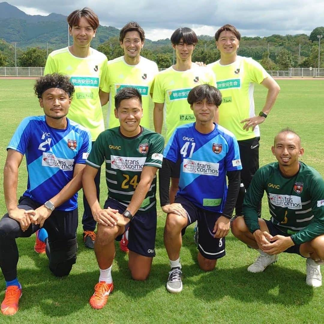 星原健太さんのインスタグラム写真 - (星原健太Instagram)「【ＪリーグMYサッカー教室】  -  @j.league_players_ob ご協力の元 いつもお世話になってるガンバ時代の先輩 加地亮さん、武井択也さん、木村敦志さん と明治安田生命様 @meijiyasuda.official  が主催するサッカー教室に参加させて頂きました。  先輩達には何かしら毎回ハメられるけど 今回は短パンでした。  サポートして頂いたアルテリーヴォ和歌山 @arterivo_official の選手の皆さんも どうも有難うございました！  -  #加地亮 #木村敦志 #武井択也 #星原健太 #jリーグ #サッカー #明治安田生命」9月20日 17時42分 - kentahoshihara