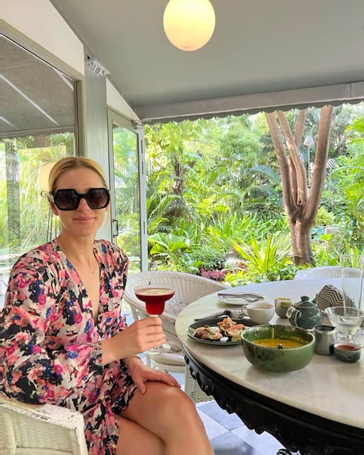 アリソン・リスクのインスタグラム：「when you match your drink☺️🍸」