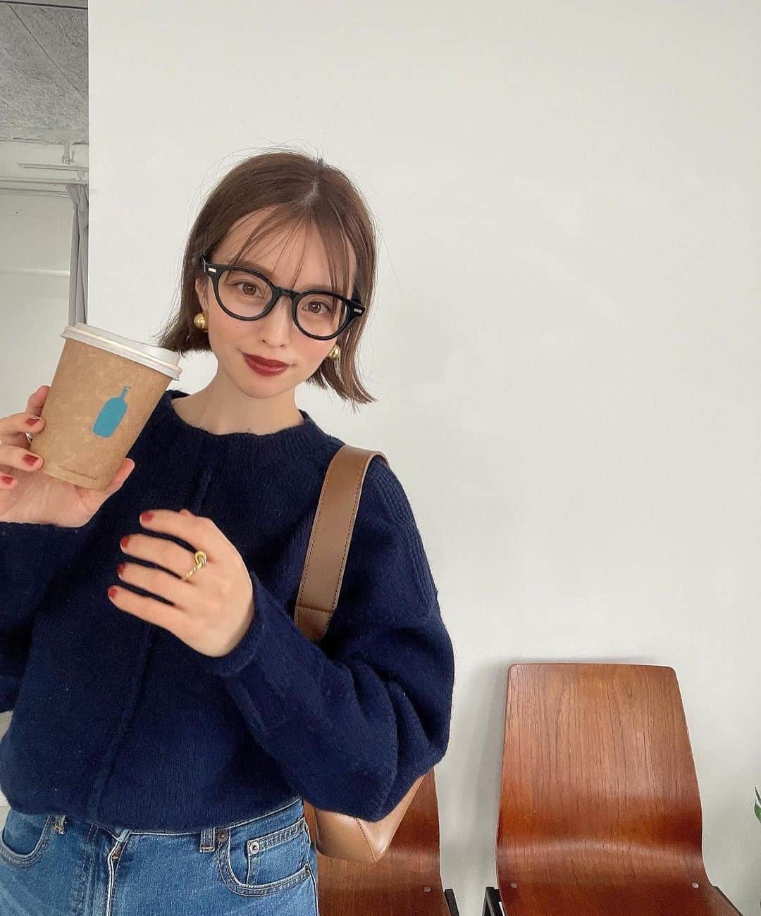 田畑佑莉さんのインスタグラム写真 - (田畑佑莉Instagram)「コラボ商品の👢と秋服🍂🌰 ネイビーとブラウンの組みあわせ好きです👖🤎  boots @orientaltraffic_official × @lily02tbt knit @styledoor_official  bag @randeboo_official  pants @gu_for_all_  goldring @celine  silverring @hermes  nail @rihka_official   #orientaltraffic  #秋コーデ #ボブ #秋服 #150cmコーデ #イエベ春 #ソフトエレガント  #orientaltrafficbyyuri」9月20日 21時27分 - lily02tbt