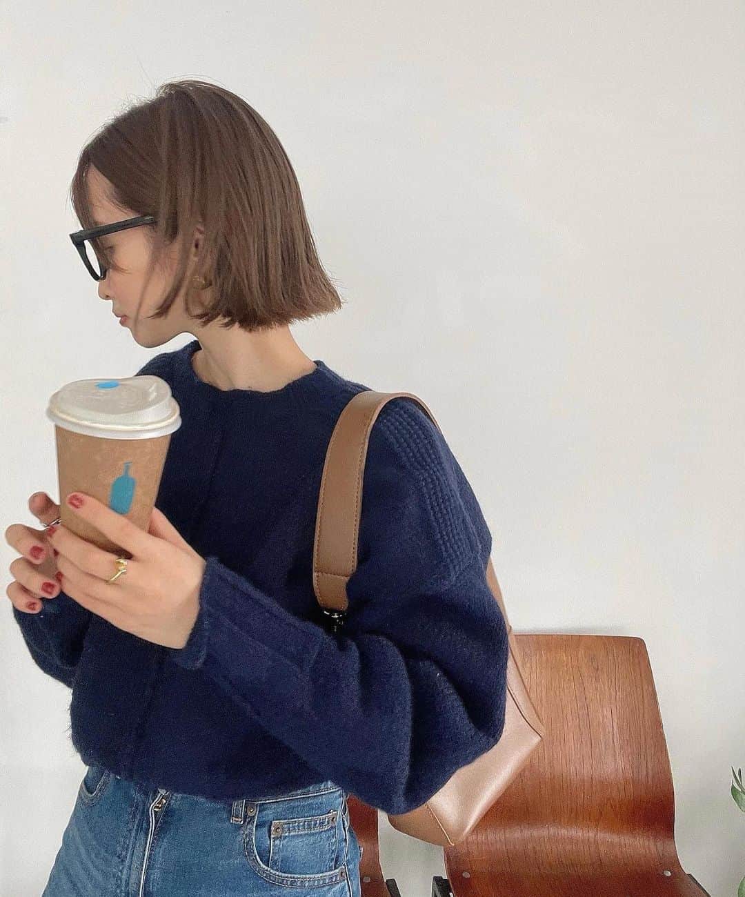 田畑佑莉さんのインスタグラム写真 - (田畑佑莉Instagram)「コラボ商品の👢と秋服🍂🌰 ネイビーとブラウンの組みあわせ好きです👖🤎  boots @orientaltraffic_official × @lily02tbt knit @styledoor_official  bag @randeboo_official  pants @gu_for_all_  goldring @celine  silverring @hermes  nail @rihka_official   #orientaltraffic  #秋コーデ #ボブ #秋服 #150cmコーデ #イエベ春 #ソフトエレガント  #orientaltrafficbyyuri」9月20日 21時27分 - lily02tbt