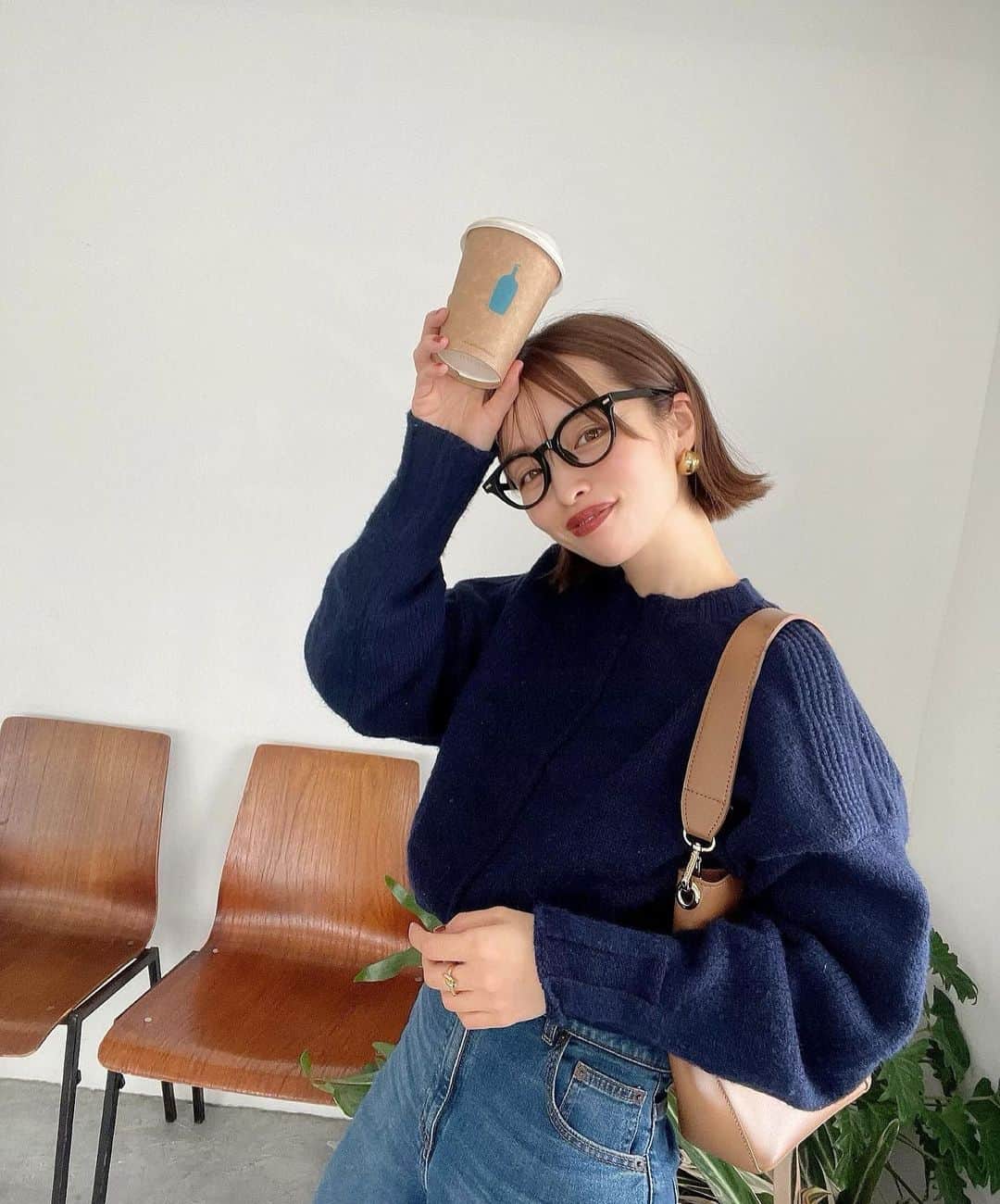 田畑佑莉さんのインスタグラム写真 - (田畑佑莉Instagram)「コラボ商品の👢と秋服🍂🌰 ネイビーとブラウンの組みあわせ好きです👖🤎  boots @orientaltraffic_official × @lily02tbt knit @styledoor_official  bag @randeboo_official  pants @gu_for_all_  goldring @celine  silverring @hermes  nail @rihka_official   #orientaltraffic  #秋コーデ #ボブ #秋服 #150cmコーデ #イエベ春 #ソフトエレガント  #orientaltrafficbyyuri」9月20日 21時27分 - lily02tbt