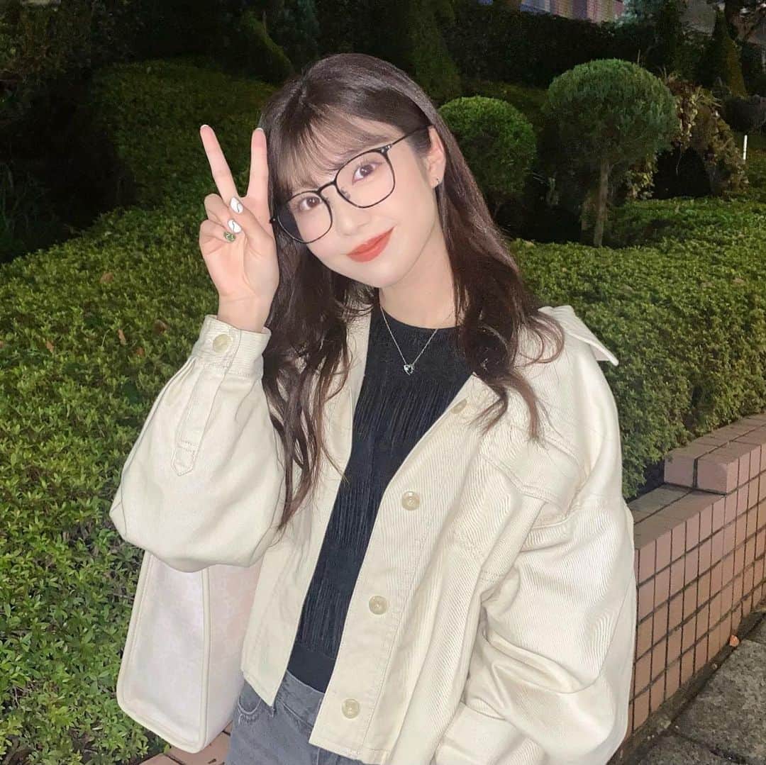 小玉梨々華のインスタグラム：「最近の気温心地よくて、よくお散歩しちゃう🍂」