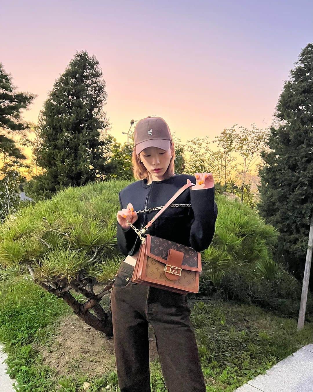 テヨン のインスタグラム：「@louisvuitton #광고」