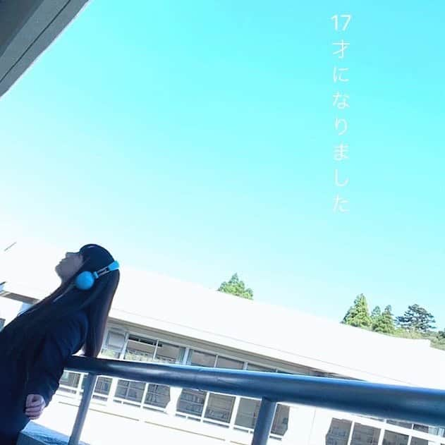 堀江由衣のインスタグラム：「. 本日、17才の誕生日を迎えました。  毎年、たくさんの方にお祝いしていただいたりメッセージをいただいたり、本当に嬉しいです！ ありがとうございました。  今年も楽しい17才になりますように✨」