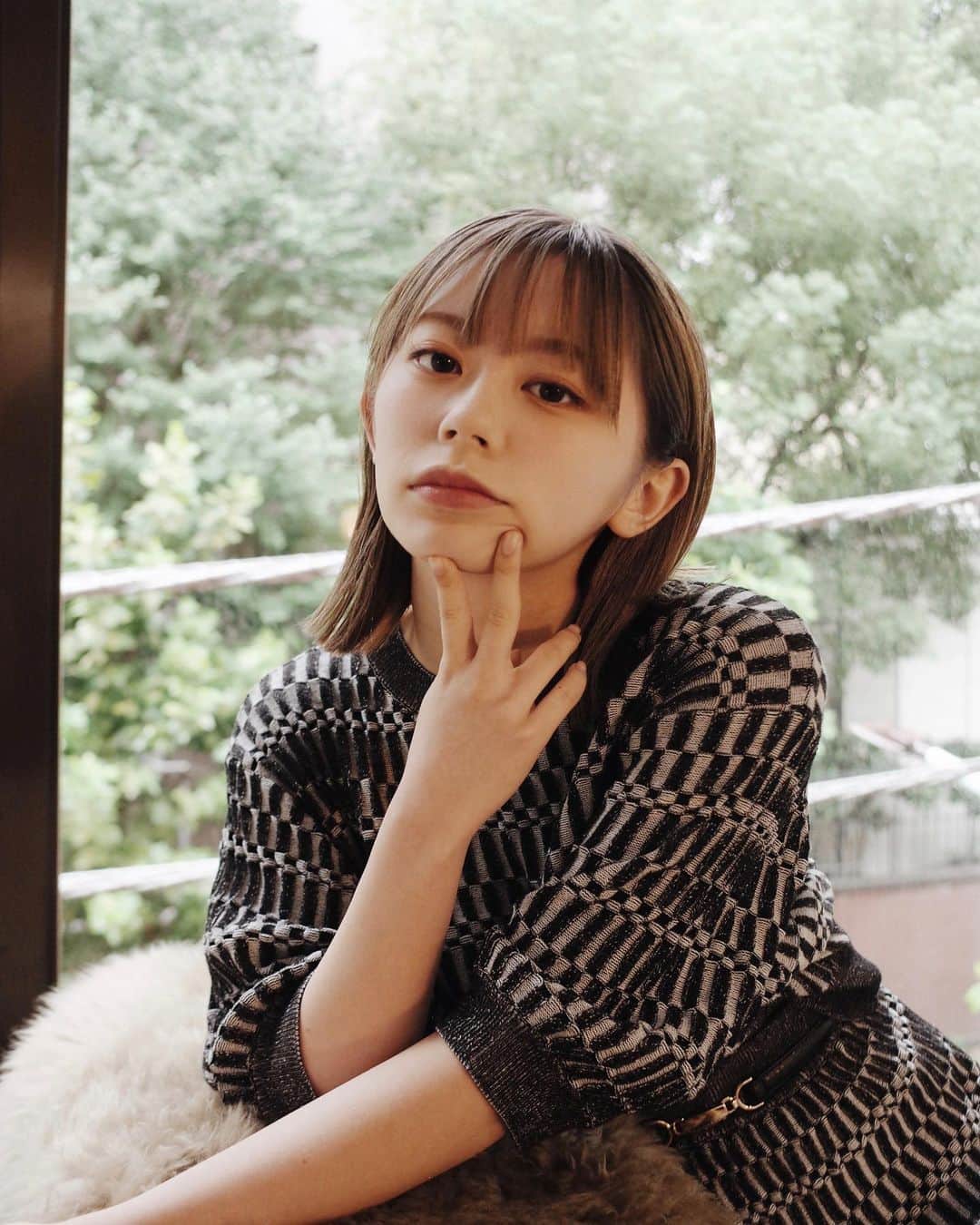 濵咲友菜のインスタグラム：「⁡* リラックスして寝てしまいそうになるぐらい素敵な場所で髪をやってもらいました🌙 ⁡ いつもニュアンスだけ伝えてお任せして予想を超えるぐらい可愛くしてもらえるのが本当に堪らないんです‼︎ ⁡new hairどうですか？？  改めまして @your.jp オープン本当におめでとうございます。 なんせ青学の横にあるのが素敵すぎます。是非。  大尊敬 @youyokoo  #cut #hair #newhair」