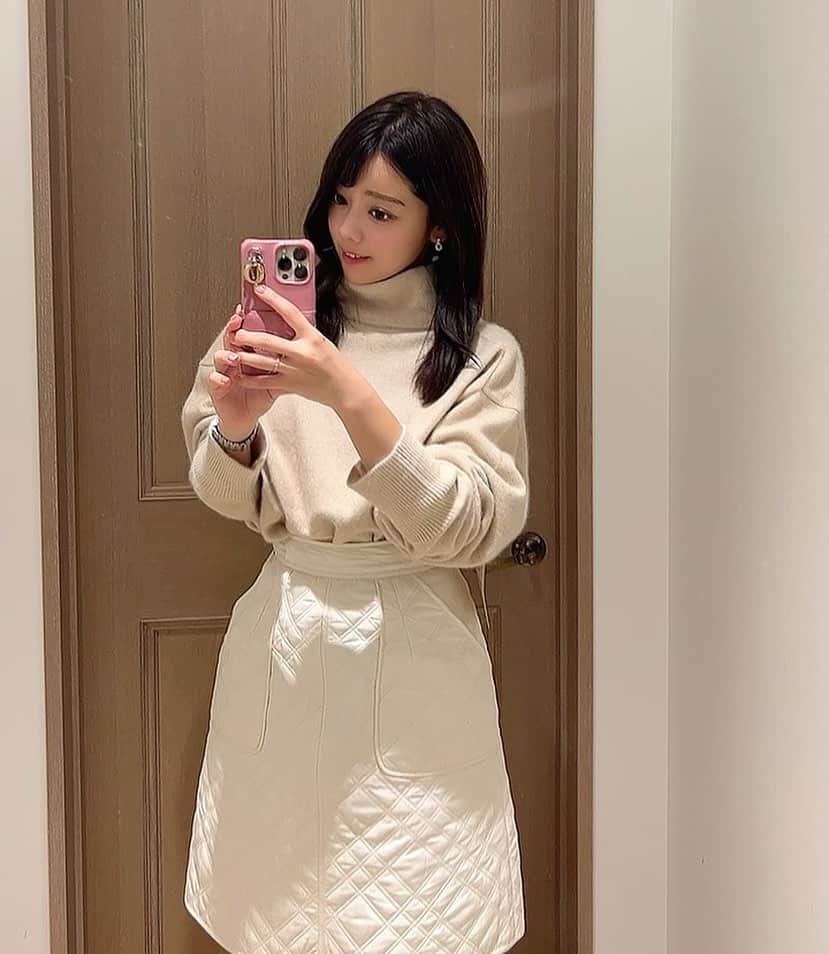 八幡美咲のインスタグラム：「【秋冬コーデ】  オフの日の様子を YouTube動画に上げました☺️💓  お気に入りの Arpege story展示会に行ってきた様子を YouTubeへアップしています☺️🤎👗|   秋冬服迷っている方 YouTube 【八幡美咲 展示会】で検索して よかったらご覧ください☺️  #Apuweiser-riche  #JUSGLITTY  #Rirandture」