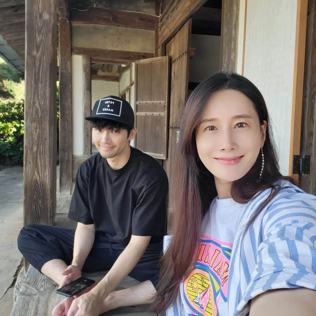 パク・ヒョヌのインスタグラム：「🖐 급 무계획 여행 ~ ❤️ 별도 보고 고기도 먹고 바다도 보고~ 근데 시간이 너무 빨리 지나갔네 ..😭😭 . . . . . #여행 #korea #한옥숙소 #koreatravel #백미응서재  #펜션 인줄알았는데 #민박 #힐링」