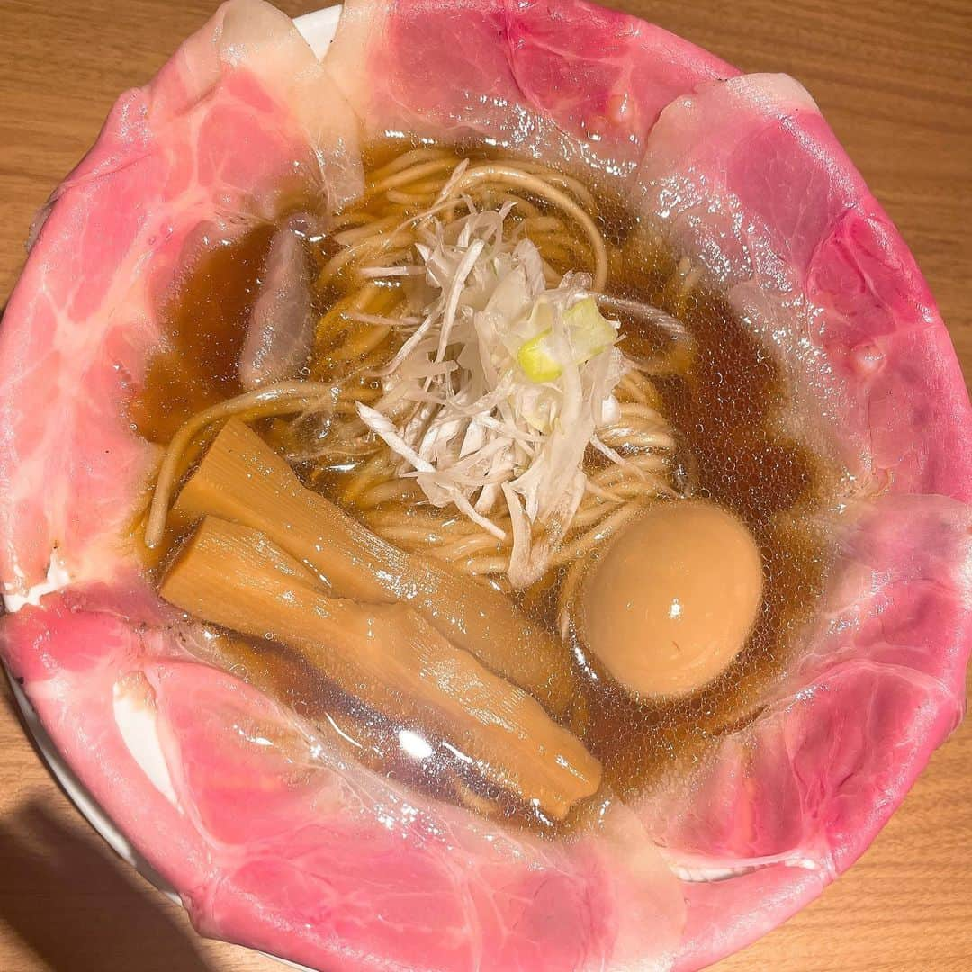 原つむぎさんのインスタグラム写真 - (原つむぎInstagram)「#ラーメン大戦争 #水道橋グルメ #関西だし醤油ラーメン #ピストル #チャーシュー5枚 #つむグルメ」9月20日 22時43分 - haratsumugi