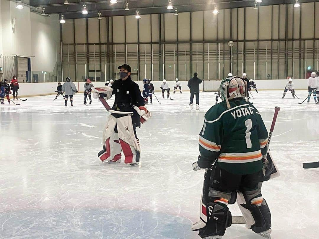 藤本那菜さんのインスタグラム写真 - (藤本那菜Instagram)「Ladies Ice Hockey School 2022🏒in Okayama  岡山県岡山市で開催されたホッケースクールに参加致しました！熱心に楽しみながら取組むという学びの姿勢に、とても勉強になりました🌸  岡山ホッケースクールにご参加された皆様、2日間サポート頂いた関係者の皆さま、ありがとうございました！！  #岡山国際スケート場 #英恵さんの華麗なターン #きびだんご #シャインマスカット #台風14号接近 #無事に帰札できました」9月20日 23時05分 - nanafujimoto33