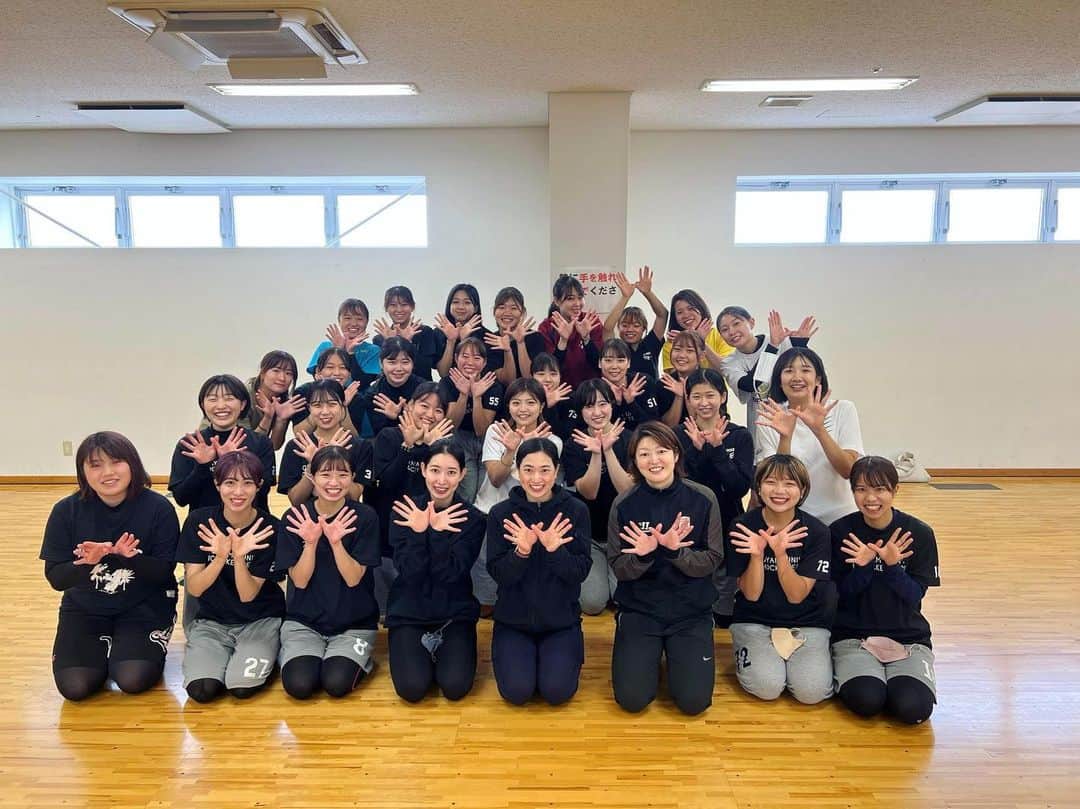 藤本那菜のインスタグラム：「Ladies Ice Hockey School 2022🏒in Okayama  岡山県岡山市で開催されたホッケースクールに参加致しました！熱心に楽しみながら取組むという学びの姿勢に、とても勉強になりました🌸  岡山ホッケースクールにご参加された皆様、2日間サポート頂いた関係者の皆さま、ありがとうございました！！  #岡山国際スケート場 #英恵さんの華麗なターン #きびだんご #シャインマスカット #台風14号接近 #無事に帰札できました」