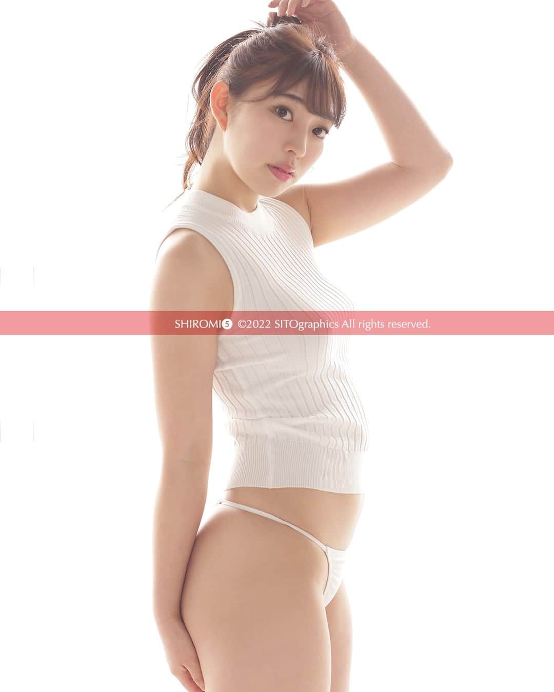 シト山口のインスタグラム：「しろみちゃん写真集シリーズも宜しくね！ 透けちゃってるのでピンクバー入れてます💦 この作品は写真集⑤から . 仕事忙しいみたいで次号はちょっと先になりそう😭 model SHIROMI hair&make self photo @sito_yamaguchi  . お買い求めはBASE SHOPへ https://sitographics.base.shop/  . . . . . . . . . . . . スタジオは大丈夫でした🙆‍♂️ 寝ると呼吸出来なくなるのでずっと寝られなかったのですが、昨晩やっと睡眠がとれるようになりました🙇🏻‍♂️」