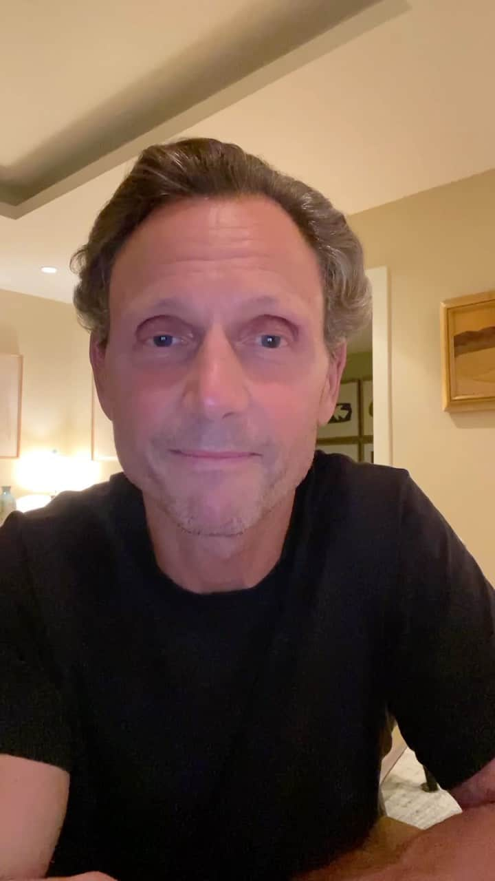 トニー・ゴールドウィンのインスタグラム：「Hi everybody! I know I’ve been a little MIA on here, but wanted to hop back on since it’s voter registration week and we’re less than 2 months away from the midterms. Visit @whenweallvote to check your registration status and visit @powerthepolls to become a poll worker.  A few key states still need poll workers 🙏 #Midterms2022」