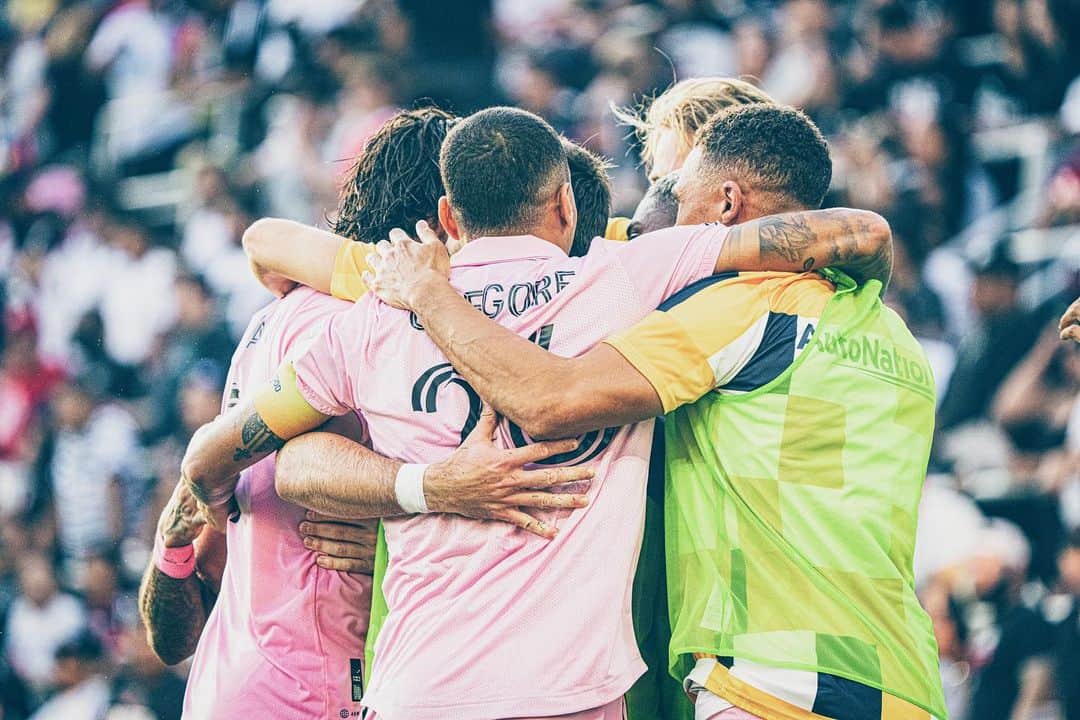 フィリップ・ネヴィルのインスタグラム：「Nothing better than a last minute winning goal! So proud of my team.」