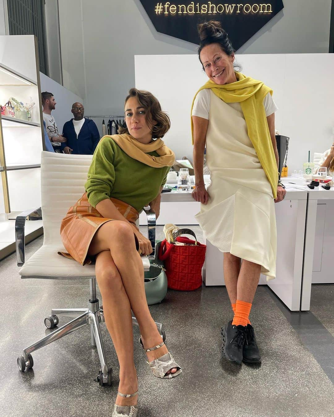 キム・ジョーンズさんのインスタグラム写真 - (キム・ジョーンズInstagram)「Gorgeous girls @delfinadelettrez @amandaharlech one day to @fendi womens show in Milan」9月21日 4時23分 - mrkimjones