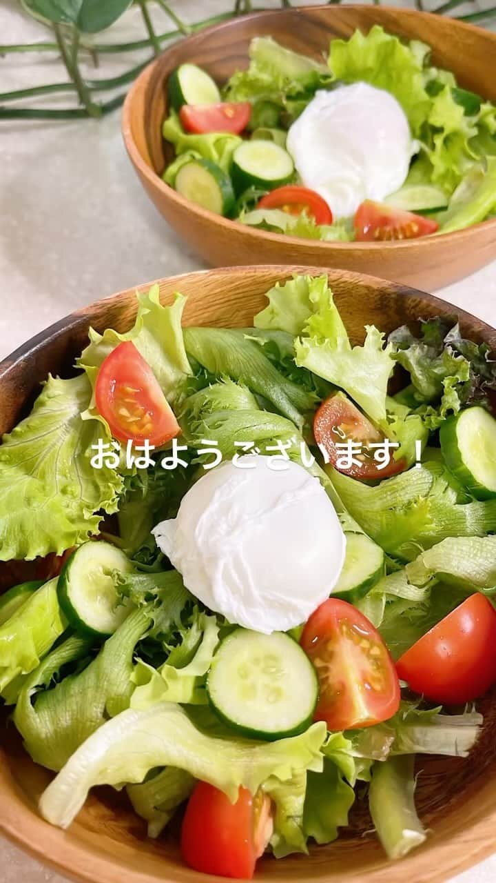 のインスタグラム：「名古屋26℃🌥 おはようございます！ 今朝は空気が澄んで気持ちのいい散歩🐕 すっかり秋めいてきましたね。🍁🚶‍♀️ 朝晩気温差がありますので風邪など引かないよう気をつけてください。 朝食をしっかりたべて頑張って行ってらっしゃい❤️ #おはようございます#朝食 #goodmorning #breakfast  #akitainu #dogsofinstagram  #秋田犬#秋田犬マグ#おはようマグ #今朝のマグ #サラダボウル #ホットコーヒー#カフェオレ#珈琲 #水谷雅子#水谷雅子beautybook50の私 #水谷雅子の美容の秘訣シリーズ」