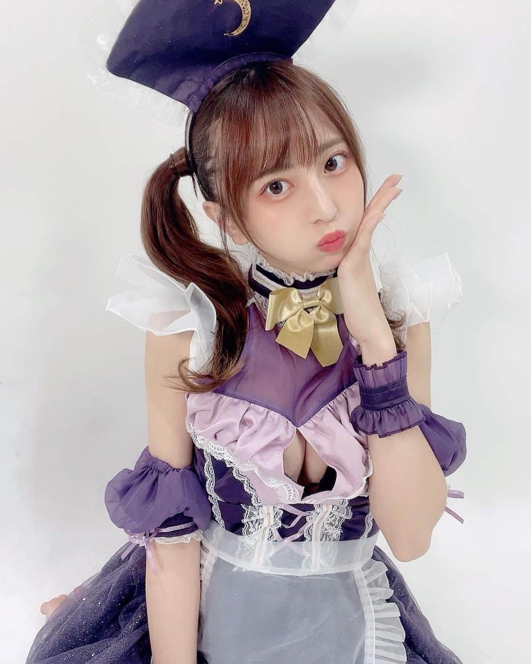 のインスタグラム：「おはよう！！ 本日20:00〜宿題チェキ販売開始です！ . .  販売期間:9/21 20:00 ~ 9/25 23:59 https://ec.01familia.co.jp/items/67131511 . #宿題チェキ #ハロウィン宿題チェキ #ハロウィン #ハロウィンコスプレ #コスプレ #halloween」