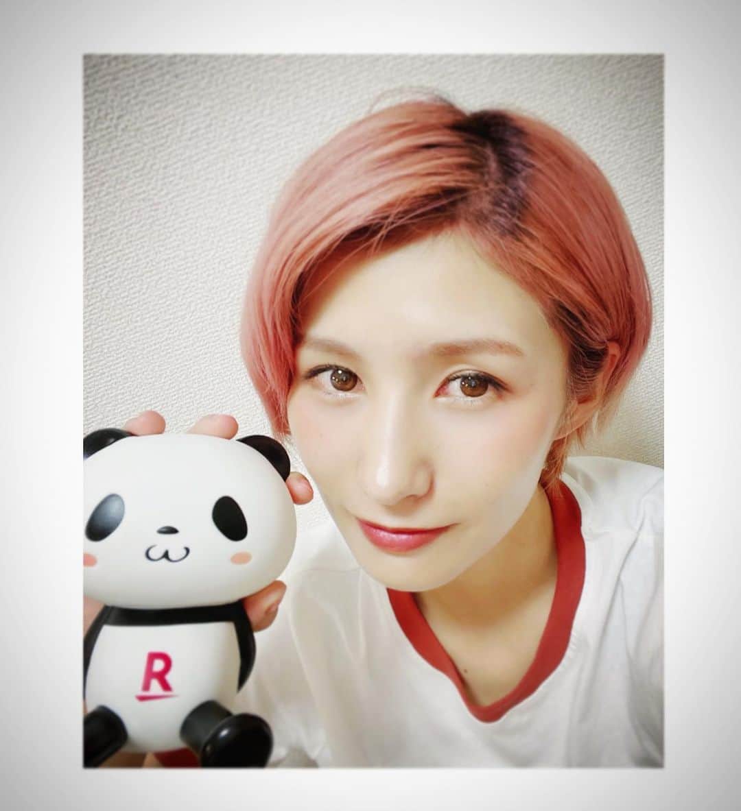 加藤優のインスタグラム：「【楽天モバイル】  使用して1ヶ月の感想ですが、  私の自宅での電波状況は良好で 料金も20GBまで月1,980円（税込2,178円）なので 私は2台持ちということもあり 範囲内に収まっていて大変ありがたいです🙏✨ ※通信速度制限する場合あり,エリア外最大1Mbps,通話料等別  今後も使用し続けたいと思います✌️🐼  #楽天モバイル #PR」