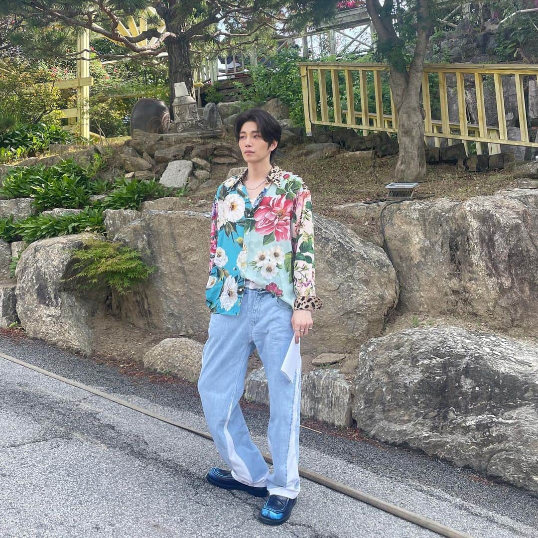 キム・ジェヨンのインスタグラム：「🤗 오늘밤 10시30분 tvn  월수금화목토 앞으로 모이세용🤗」