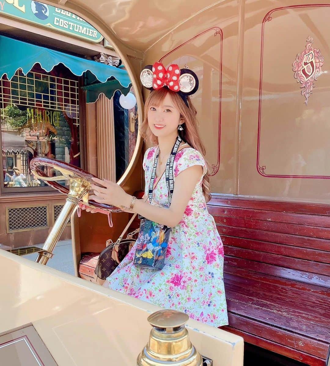 松本ゆんのインスタグラム：「🚌💕🚌💕🚌💕 おはようございます☁️ #goodmorning  早起きして朝からお仕事です🌈❤️ ボートレース関係は久しぶりだ♡♡♡  今日からまた頑張りますっっ(｡･ω･｡) #ディズニーシー #ディズニー写真部 #東京ディズニーシー #東京ディズニーリゾート #グラドル #恵比寿マスカッツ #松本ゆん #disney #disneysea #tokyodisneysea #disneygram #travel #travelphotography #japan #tokyodisneyresort #followｍe  #셀카 #셀스타그램 #팔로우 #얼스타그램 #선물 #일본 #좋아요그램 #좋아요 #여행 #여행스냅 #일본여행 #여행스타그램」
