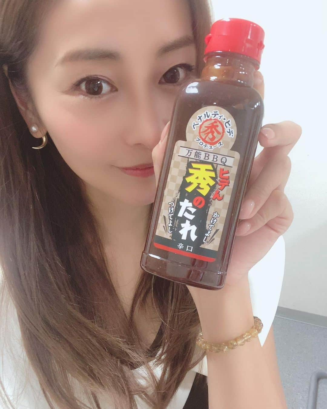 熊切あさ美さんのインスタグラム写真 - (熊切あさ美Instagram)「秀のたれ😋😋😋 これ、お肉などにはもちろんこっそり白米にかけると 三杯食べちゃう🥴🥴🥴 @penaruteihide  ヒデさんプロデュー ちなみに16日ヒデさんがプロデュースしたカレーも発売したよ✨ 届くのが楽しみ😋 #秀のたれ  #ペナルティヒデ　#ペナルティヒデさんプロデュース  #グルメ　#熊切あさ美」9月21日 11時09分 - asami_kumakiri