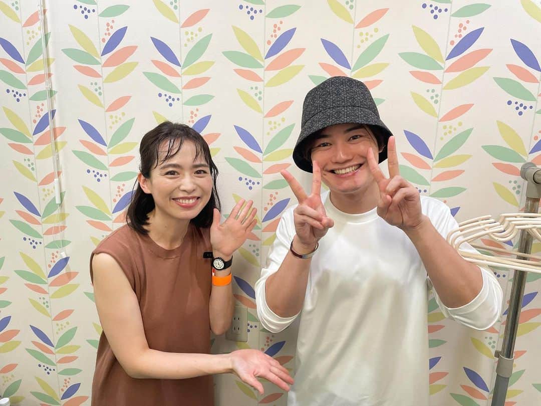 久保順子のインスタグラム：「てぃ先生の子育て相談室 沢山の親子連れの皆さまに、ご参加いただけましたー🥰🥰 私も一緒です😩😩 子育てって永遠に悩みが尽きませんよね😭😭 てぃ先生がどの相談にも、優しく丁寧にアドバイスしてくださいました😊😊 #てぃ先生  #てぃ先生ありがとう  #小金井府中ハウジングステージ  #所沢ハウジングステージ  #mcのお仕事でした  #久保順子」