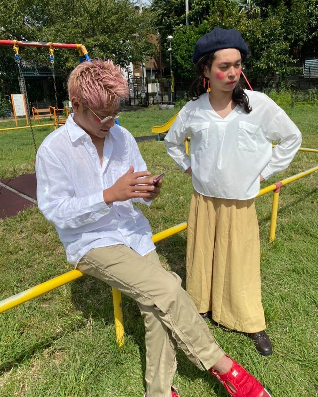 永井佑一郎のインスタグラム：「tiktok用の動画撮影！  女の子役にメニーちゃん💙  撮影は林田がやってくれました🤤  二枚目！どの面してレクチャーしてやがんだよw  お楽しみに☺️」