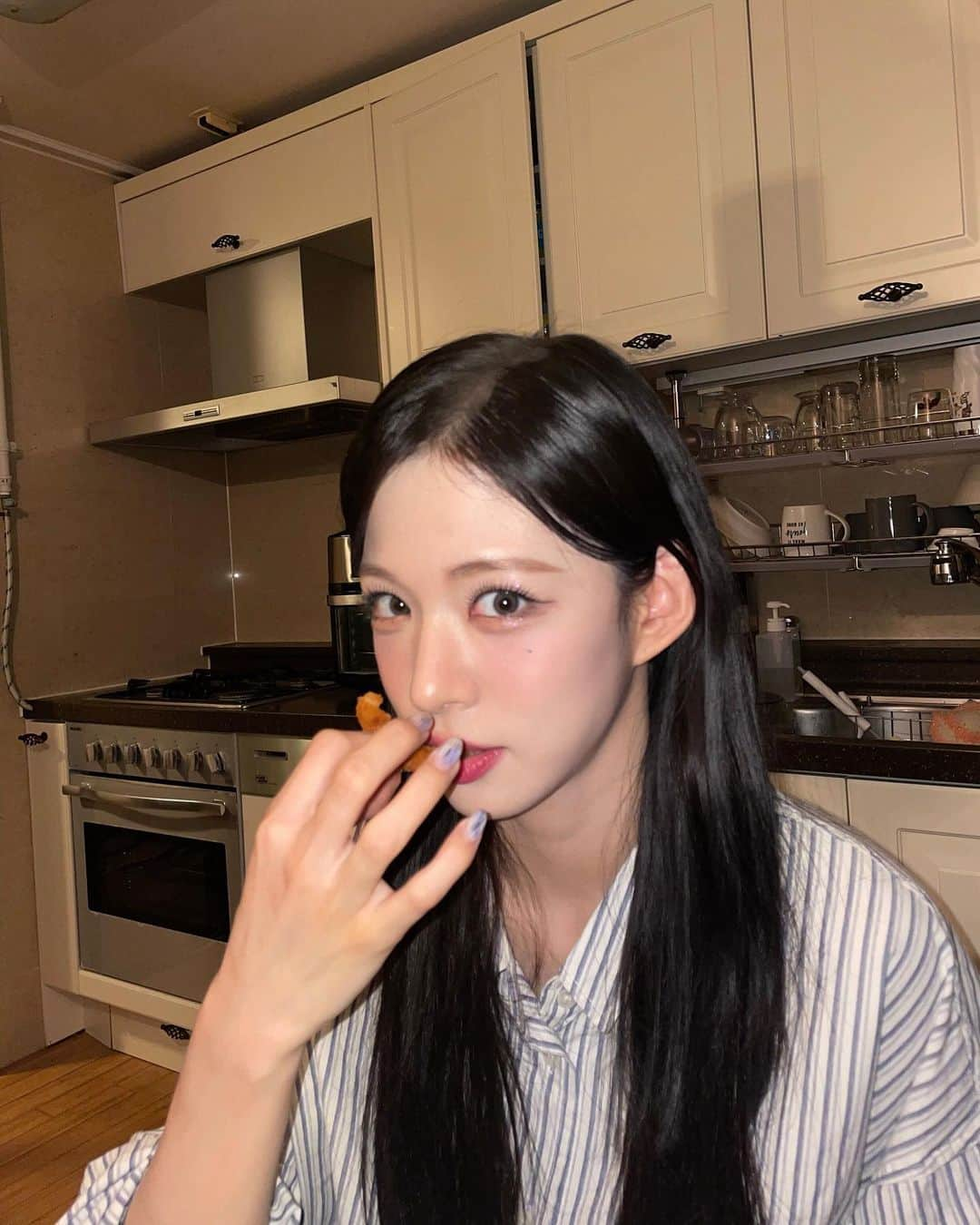 Mnetさんのインスタグラム写真 - (MnetInstagram)「포바지원 😛 #채영 #지원」9月21日 13時41分 - officialfromis_9