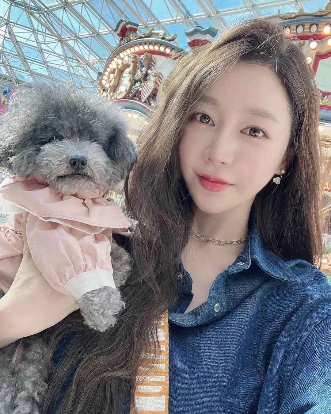 ハン・ジウンのインスタグラム：「꾸끼랑💜✨ 첫번째는 오늘, 마지막은 2016년 10월>< 벌써 우이 꾸끼 여섯짤☝🏻+🤚🏻🫢」