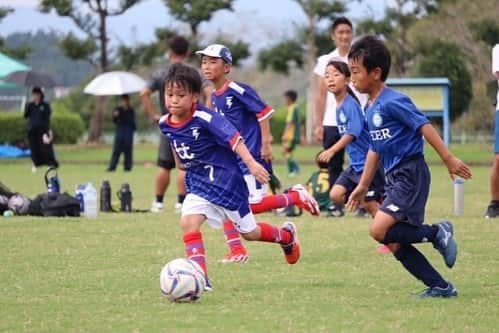 小澤竜己さんのインスタグラム写真 - (小澤竜己Instagram)「チームを立ち上げて4か月半。 約60名のサッカーをしたい子供達が集まってくれています。  まだまだ試合ではサッカーのサの字にもさせてあげられてない現状ではありますが、勝って大喜びし、負けて悔し涙を流すような感情を出せる選手がチラホラ出て来ました。  彼らにもっとサッカーを大好きになってもらい、グランドの上でもっと感情を表に出せるようにさせてあげれるような指導をこれからもしていきたいと思っています。  一歩ずつではありますが、大事な子供達の将来を預かってる責任を持ちながらこれからも練習、試合に励んでいきます。  #奥坂fc #少年サッカー #大阪 #高槻 #京都移住 #trener #japonia #osaka #kyoto #młodzizawodnicy #立志社」9月21日 14時44分 - ryuki880206