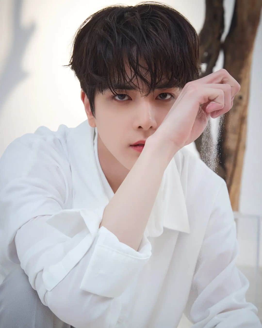 ヨンフンのインスタグラム：「Endless Journey #THEBOYZ #더보이즈 #YOUNGHOON #영훈」