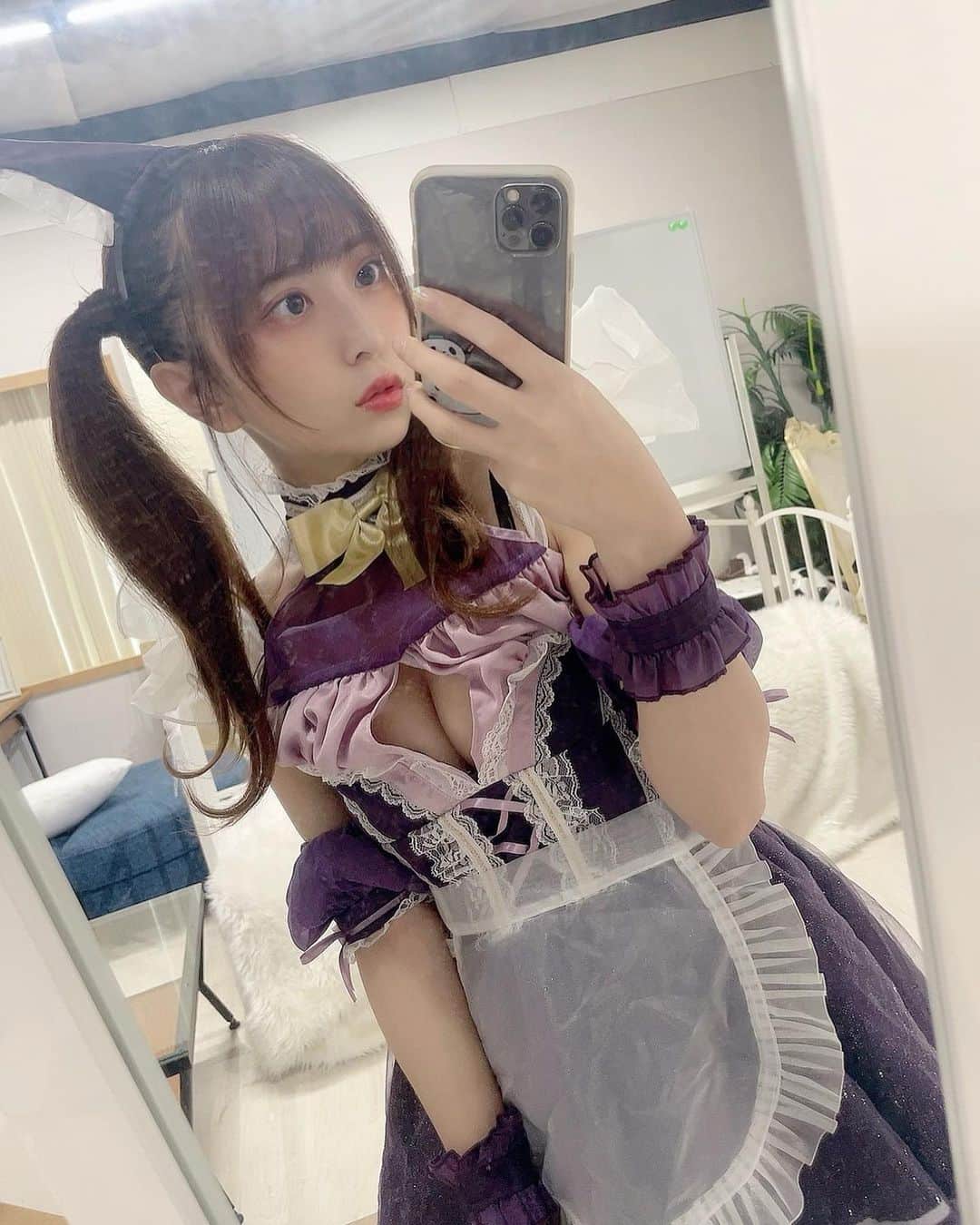 のインスタグラム：「胸元が🥰 . . 宿題チェキ本日20:00〜販売開始 販売期間:9/21 20:00 ~ 9/25 23:59 https://ec.01familia.co.jp/items/67131511 . #宿題チェキ #ハロウィン宿題チェキ #ハロウィン #ハロウィンコスプレ #コスプレ #halloween」