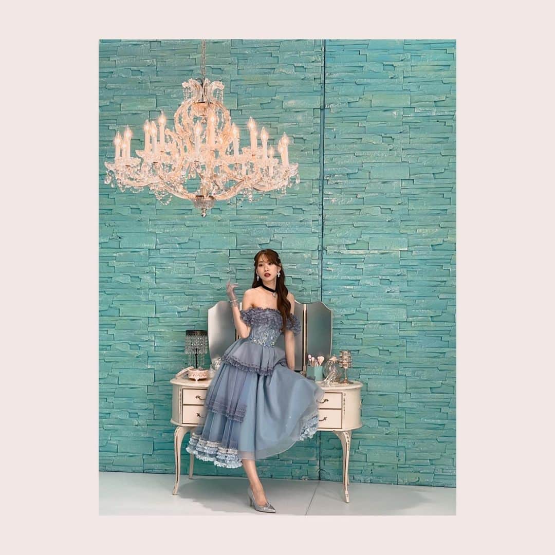 芹澤優のインスタグラム：「💠  ツアー初日 最高すぎてまだ体イタイ水曜日です  ・行きの新幹線で栗ご飯たべて ・リリイベの後念願のお寿司食べれて ・山盛り2杯くらい食べた美味しすぎるはらこ飯 ・スタッフさんからの愛が溢れたケータリング ・メイクのKOTOさんの手作りハチミツドリンクで喉回復する ・あの歌歌うならやっぱり白ベレー ・可愛いシンデレラドレス(だけじゃ無い) ・初日にして千秋楽のヤマモンティーヌと新神バンド  思い出いっぱいの仙台でした♡ 週末は大阪！やるぜ！！  #セリツアー3 #セリコソロ」