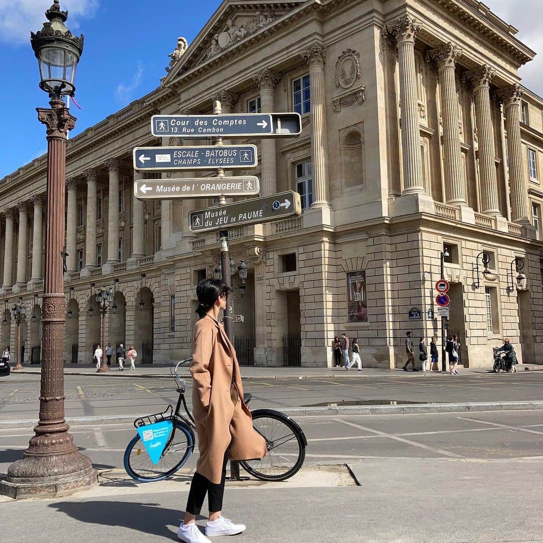 Matildaのインスタグラム：「Looking forward to coat season🤎 (picture from recent Paris trip in May)」