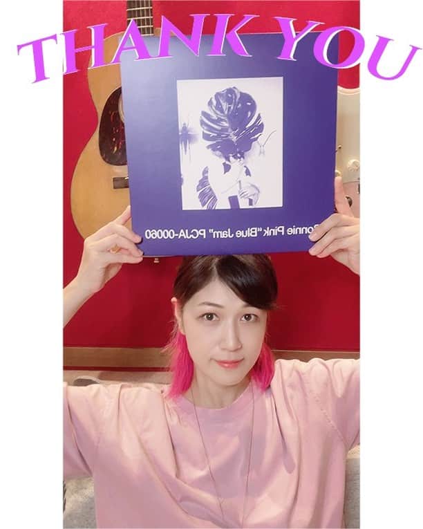 BONNIE PINK STAFFのインスタグラム：「＼✨BONNIE PINK 27th Anniversary✨／ 本日9/21にアルバム『Blue Jam』でデビューしてから27周年を迎えました🎉 いつも温かい応援、本当にありがとうございます！  これからも一緒に歩んでいただけたら嬉しいです🙌 28年目のBONNIE PINKもよろしくお願いいたします💖  #BONNIEPINK #BlueJam」