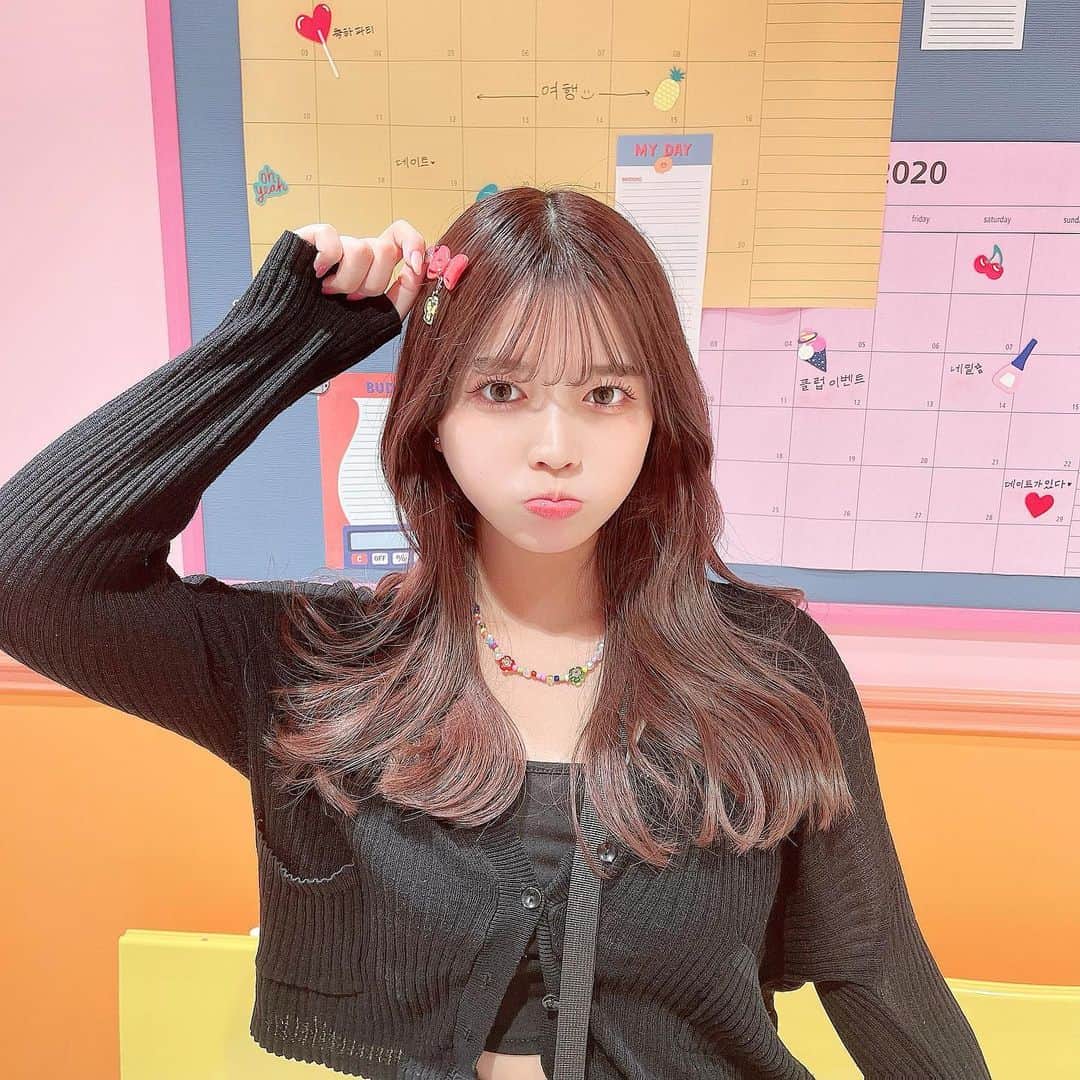 のインスタグラム：「なんかかわいいピンゲットした〜 #でもこのキャラクター何かわからない😭 #教えてください #サンリオ」