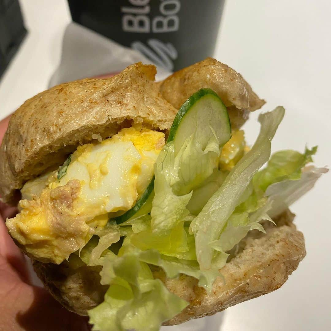 石森太二さんのインスタグラム写真 - (石森太二Instagram)「美味すぎる🥯  トレ後に一個、試合前に一個🥯  #🥯 #リルベーグル」9月21日 21時53分 - taijiishimori