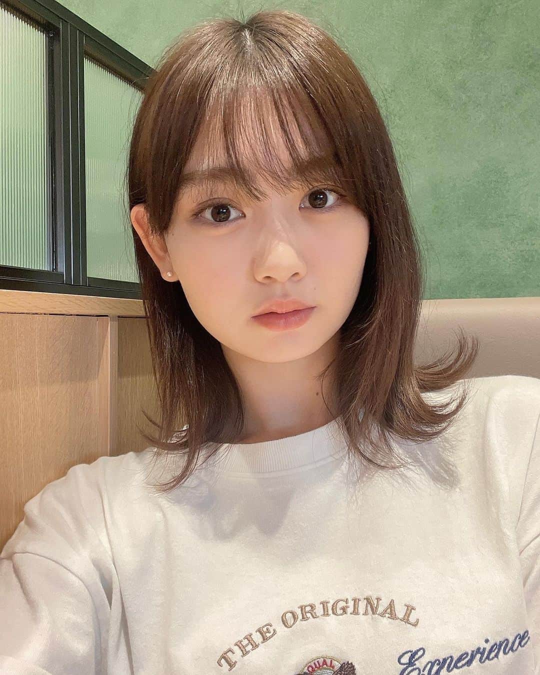 安村真奈のインスタグラム：「今日は初トレーナーを着ました^ ^ お昼は暑いけど夜は寒いね❄️  #安村真奈」