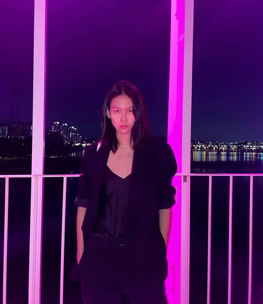 EZのインスタグラム：「@maisonvalentino 💓🖤」
