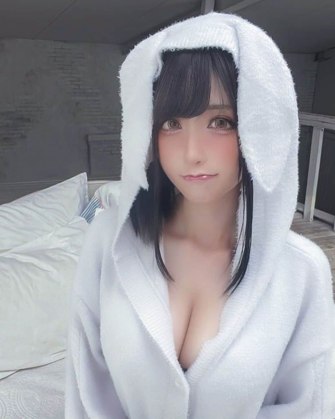 のインスタグラム：「お布団から出られてえらい ₍ ᐢ. ̫ .ᐢ ₎」