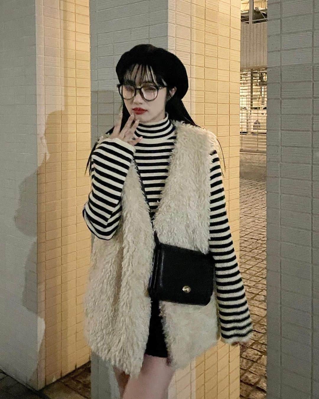 河﨑莉奈のインスタグラム：「最近の気温が好きすぎて(^_−)🖤」