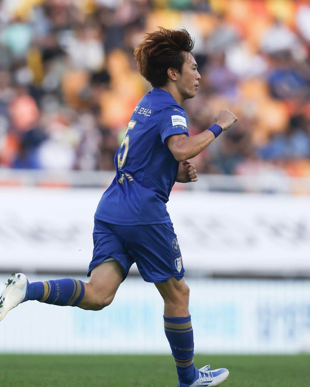 齋藤学のインスタグラム：「水原三星ブルーウィングスで、 初ゴールを決めることが出来ました。  いつも支えてくれている サポーター、選手、スタッフ に感謝します。  みんなで一丸となって残りの5試合全力で挑みます。  一緒に闘って勝利を掴みましょう。  수원삼성에서 첫 골을 넣을 수 있었습니다.  언제 어디서나 지지해주는 서포터, 선수, 스탭에게 감사드립니다.  모두가 하나 되어 남은 5경기 전력으로 도전하겠습니다.  함께 싸워 승리를 쟁취합시다!」