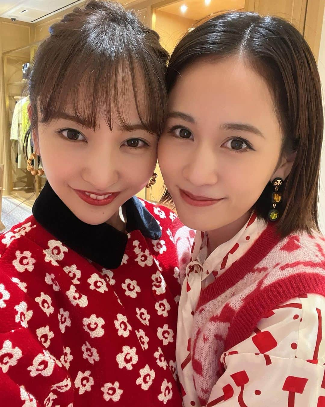 板野友美さんのインスタグラム写真 - (板野友美Instagram)「だいすき敦子と🥰❤️‍🔥❤️‍🔥❤️‍🔥  トリーバーチさんのお仕事！  そして、ルンルン🗝敦子が、、、なんと❤️  近々発表します🪞☕️🤍  #あつとも #Toryburch  #Fashion #Beauty」9月22日 13時49分 - tomo.i_0703