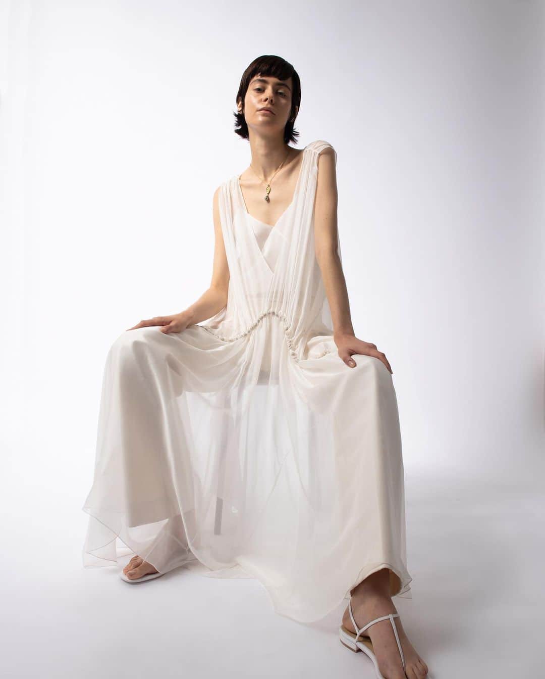 シャロン ワコブさんのインスタグラム写真 - (シャロン ワコブInstagram)「Spring Summer 23 🤍Thank you to all of the team involved. Photos @jamescochranephoto Hair @mariakovacs Makeup @nataliestokesmua jewellery @joy_bc @ceciliamezzi」9月22日 5時50分 - sharonwauchob