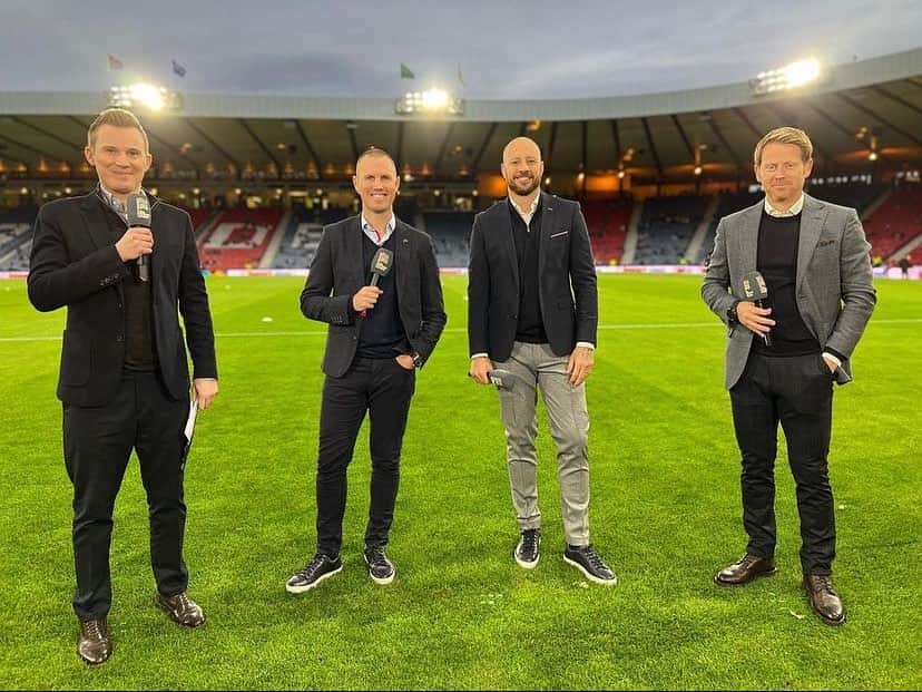 アラン・ハットンのインスタグラム：「What a performance from @scotlandnationalteam at Hampden tonight. Amazing atmosphere, same again Saturday 🙌🏼🏴󠁧󠁢󠁳󠁣󠁴󠁿」