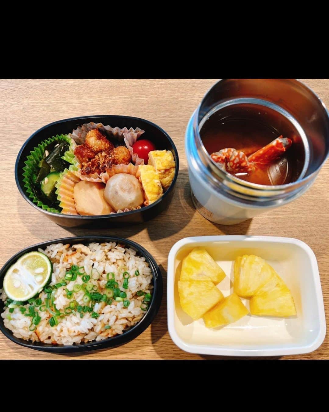 小池唯さんのインスタグラム写真 - (小池唯Instagram)「.  おはようございます😊✨  今日は、肉巻きおにぎり弁当🍱 昨日のお弁当の写真、妹が食べる前に送ってくれました😂  あとちょっと前に作ったお弁当🍙  #お弁当」9月22日 7時44分 - yuikoike_official