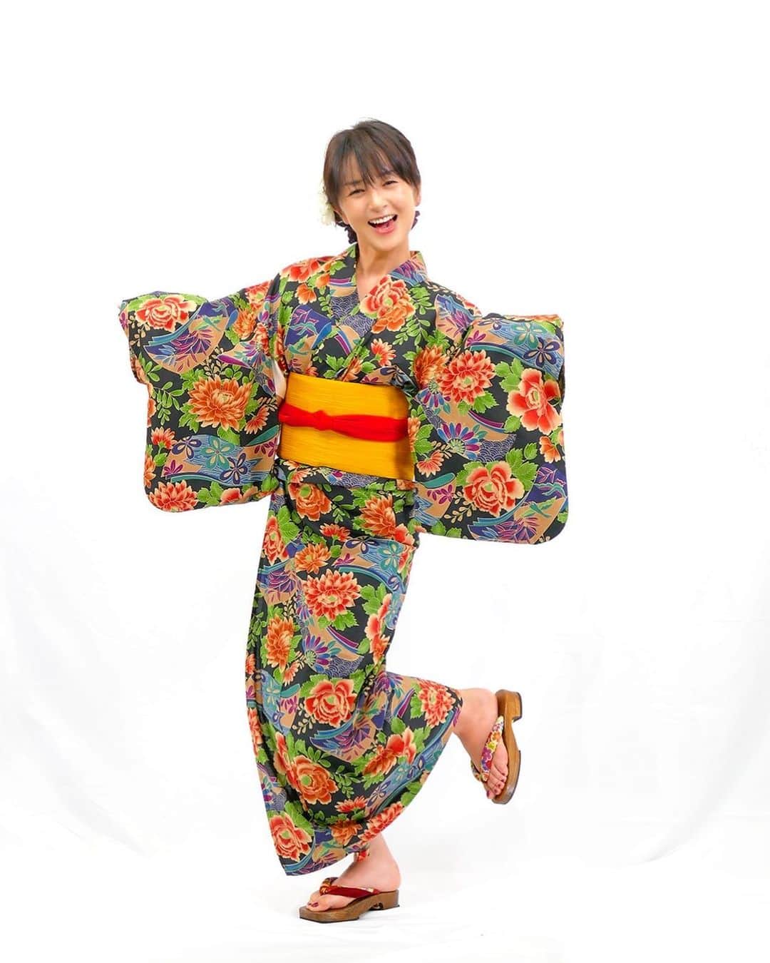 櫻井智のインスタグラム：「夏が終わりましたね😌 今年もプライベートで浴衣を着る機会がなかったな〜😌 でも撮影で着たので満足です✨  今年も 私の身体はいち早く秋を察知し蓄えなくてはと増量を始めております🫢笑笑 本能って、すごい😅笑  ん🤔？ 本当に本能かな〜🤭 ただの食いしん坊😄？  Summer is over😌 I didn't have a chance to wear a Yukata privately this year too~😌 But I'm satisfied because I wore it in the photo shoot✨」